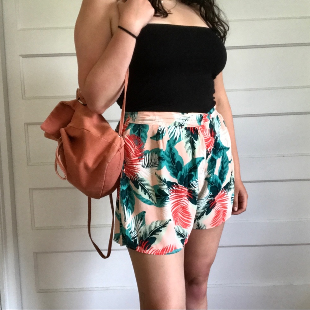 New with tags Topshop tropical print shorts 🌴